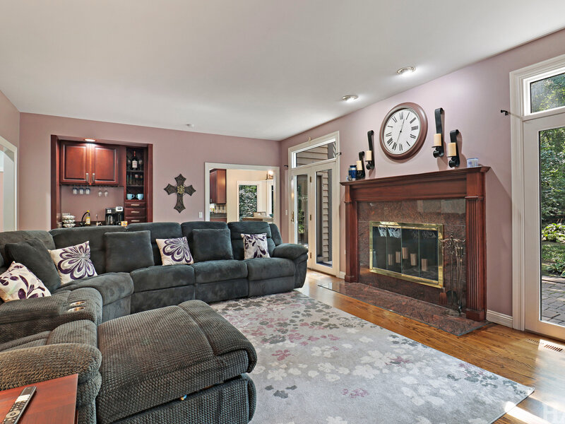 2708 Whiting Court Mchenry IL 60050