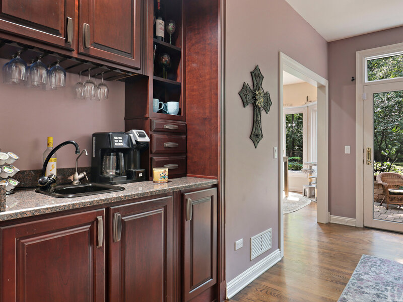 2708 Whiting Court Mchenry IL 60050