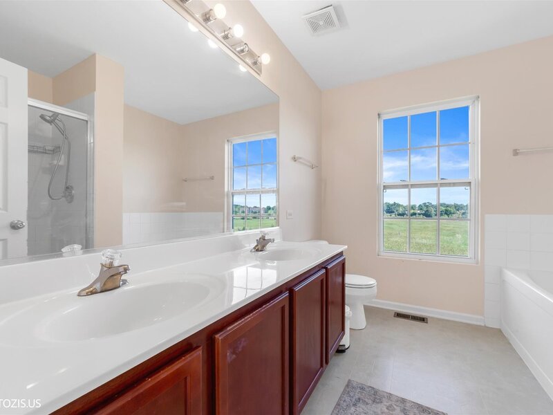 1689 W Turtle Creek Lane Round Lake IL 60073