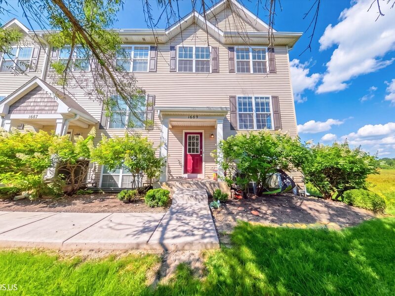 1689 W Turtle Creek Lane Round Lake IL 60073