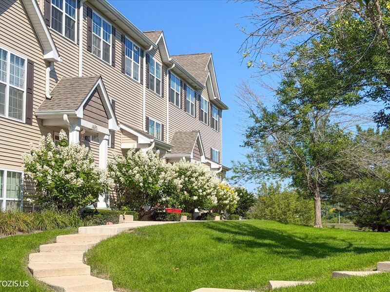 1689 W Turtle Creek Lane Round Lake IL 60073