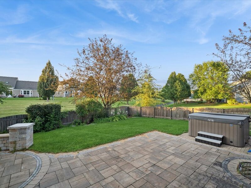 332 Red Rock Lane Elgin IL 60124