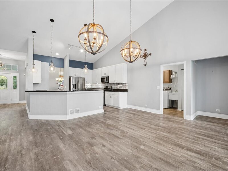 332 Red Rock Lane Elgin IL 60124