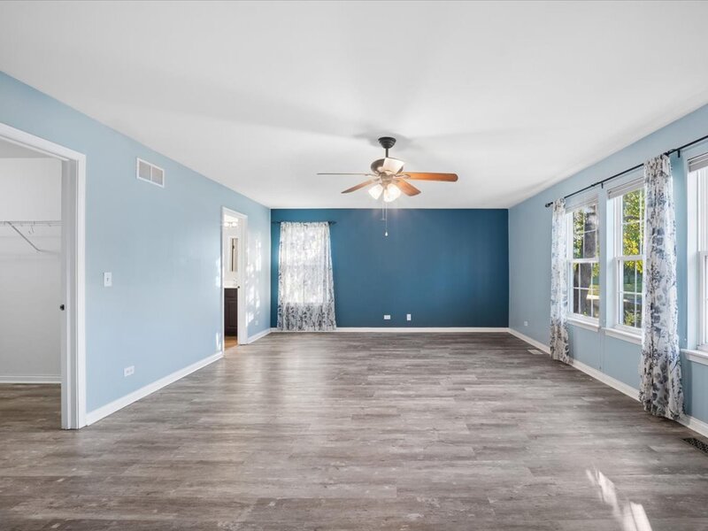 332 Red Rock Lane Elgin IL 60124