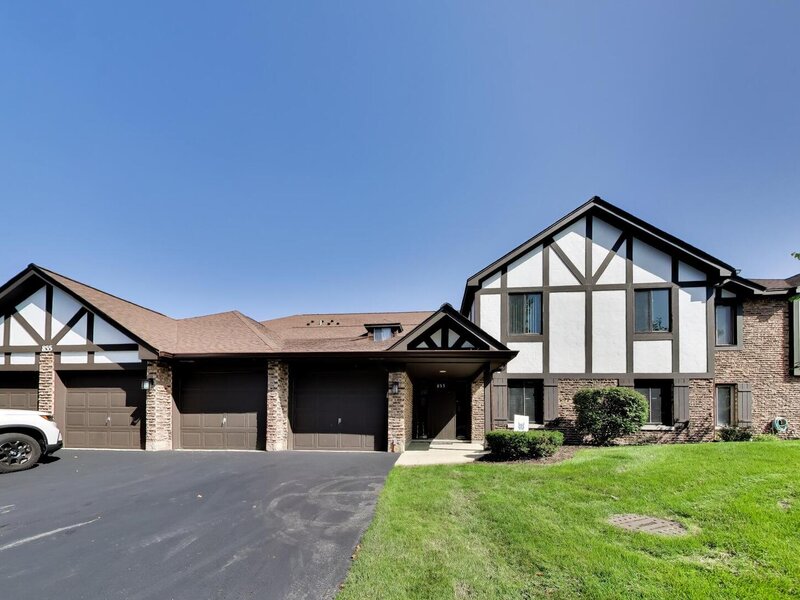 855 Johnstown Lane Wheaton IL 60189