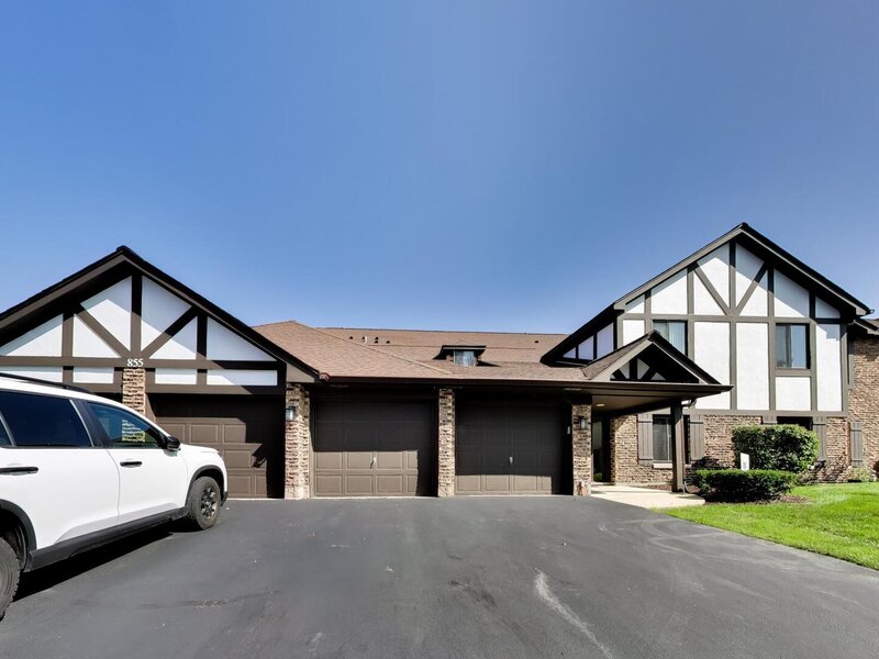 855 Johnstown Lane Wheaton IL 60189