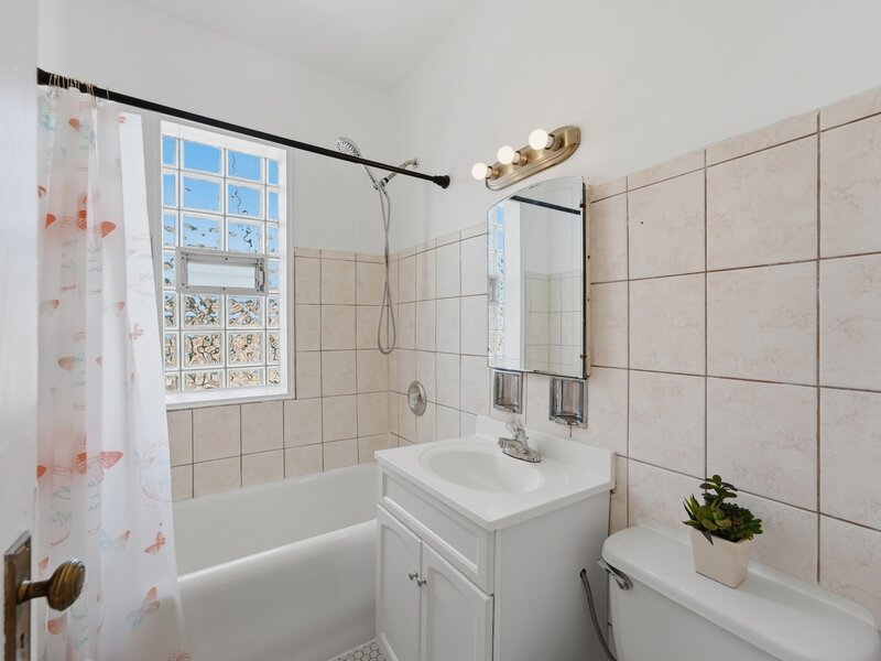 5708 W George Street Chicago IL 60634