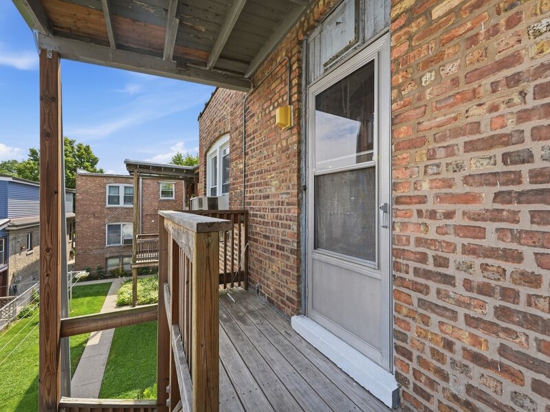 5708 W George Street Chicago IL 60634