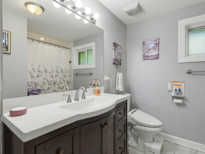908 E 159th Place South Holland IL 60473