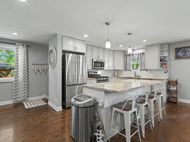 908 E 159th Place South Holland IL 60473