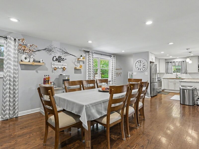 908 E 159th Place South Holland IL 60473