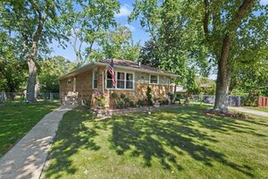 Photo of 908 E 159th Place South Holland IL 60473