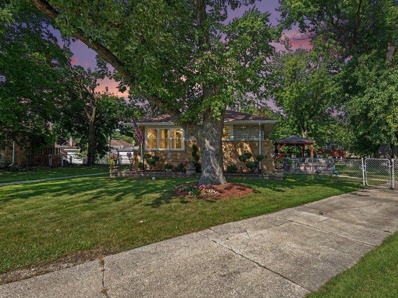 908 E 159th Place South Holland IL 60473