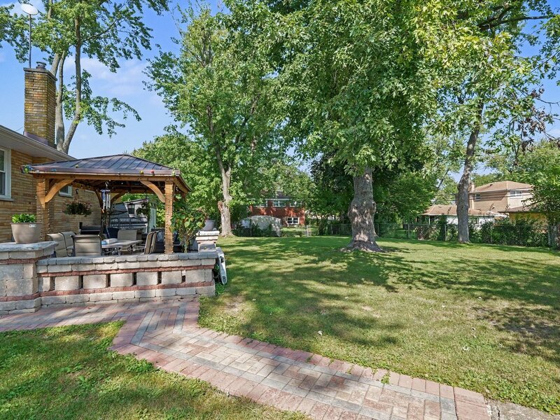 908 E 159th Place South Holland IL 60473
