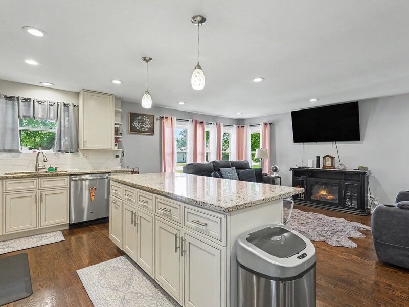 908 E 159th Place South Holland IL 60473
