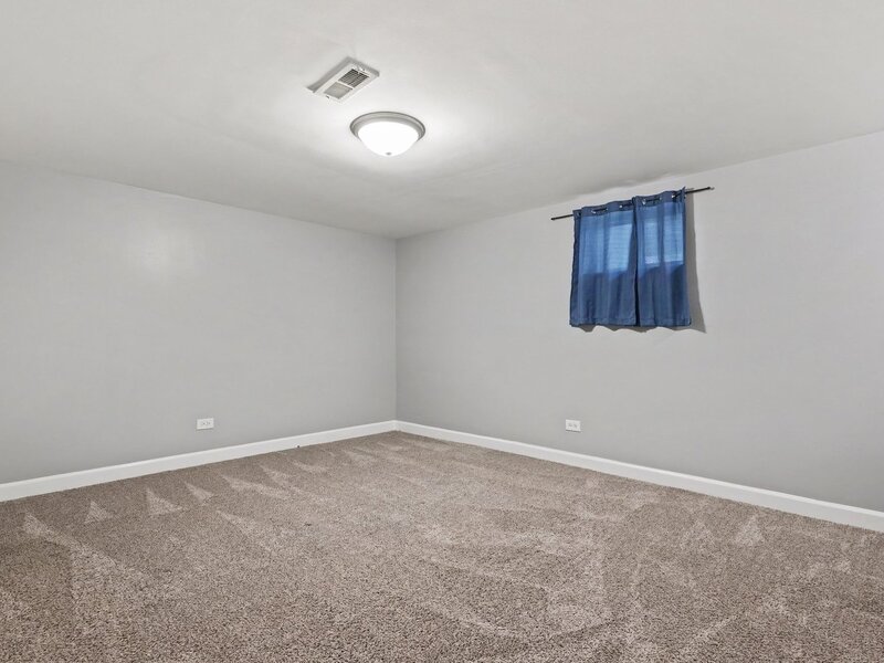 908 E 159th Place South Holland IL 60473