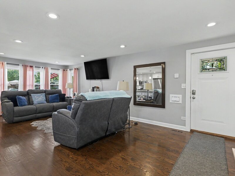 908 E 159th Place South Holland IL 60473