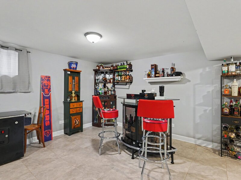 908 E 159th Place South Holland IL 60473
