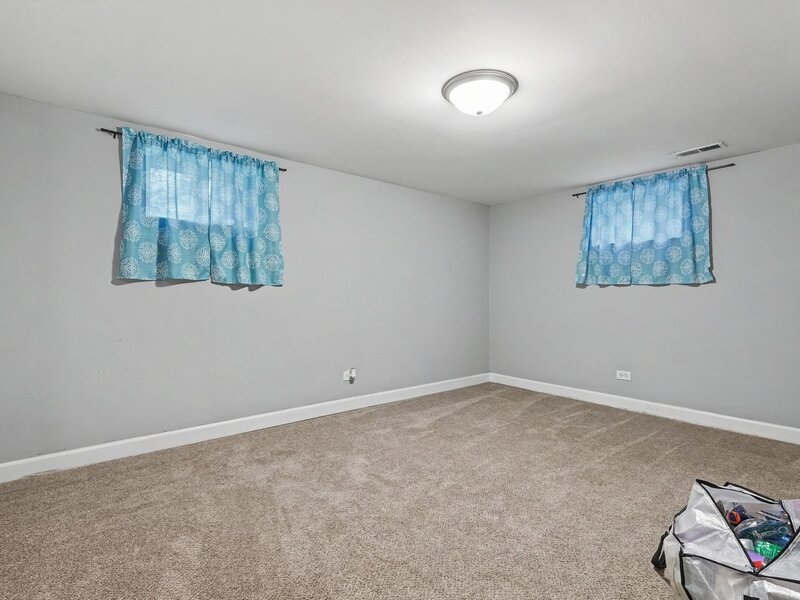 908 E 159th Place South Holland IL 60473
