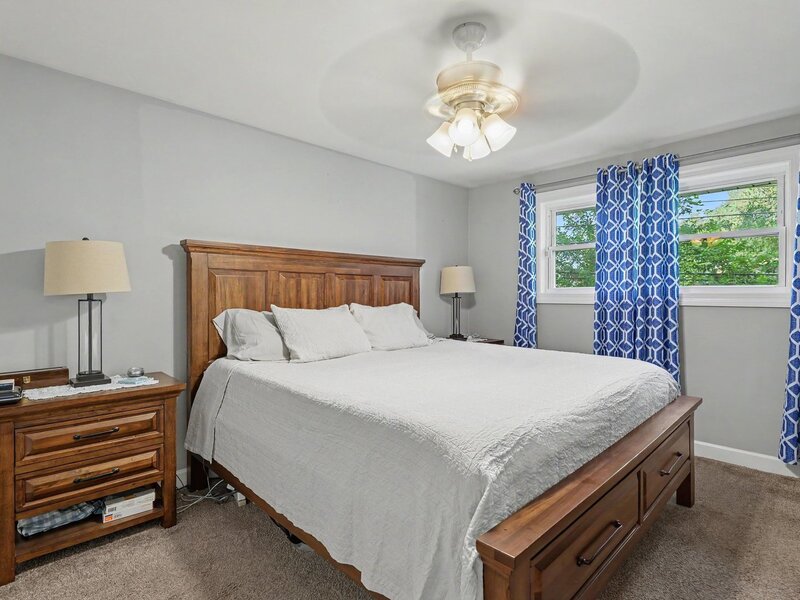 908 E 159th Place South Holland IL 60473