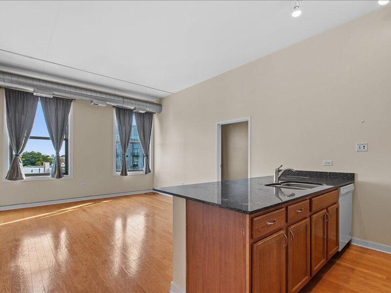 4015 N Milwaukee Avenue Chicago IL 60641