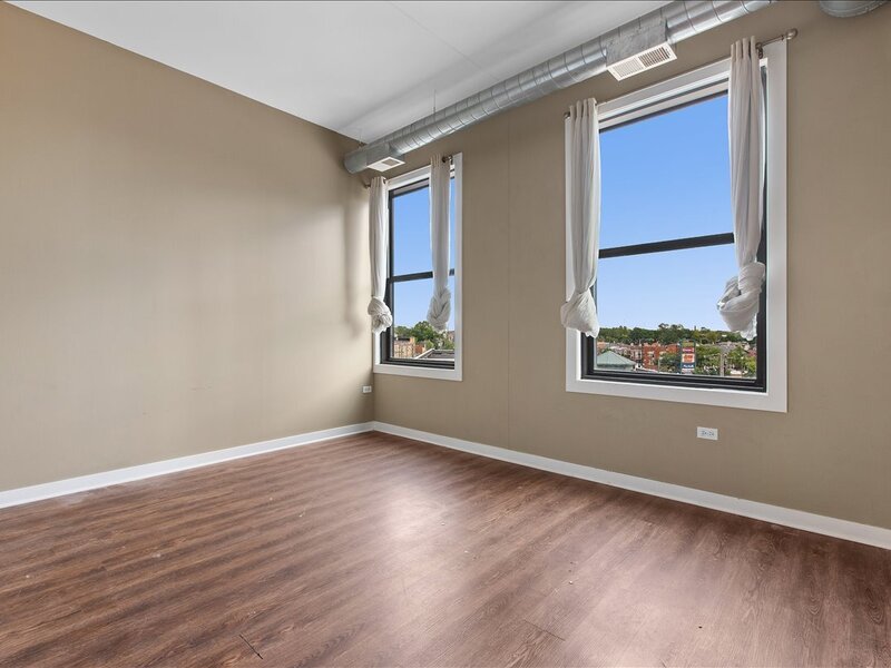 4015 N Milwaukee Avenue Chicago IL 60641