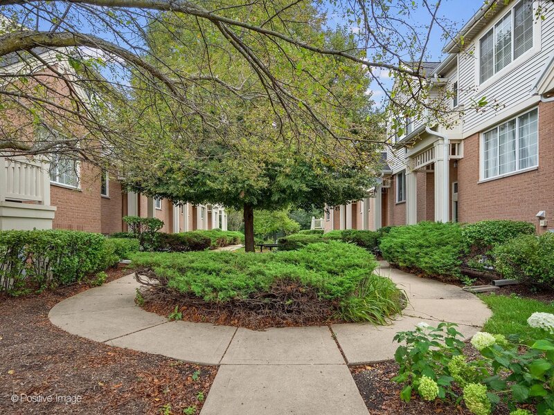2124 W Concord Lane Addison IL 60101