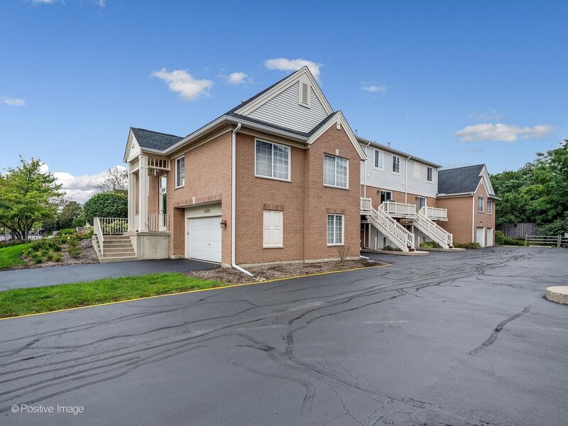 2124 W Concord Lane Addison IL 60101
