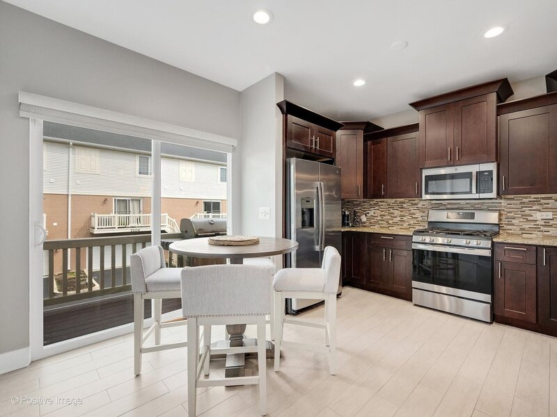 2124 W Concord Lane Addison IL 60101