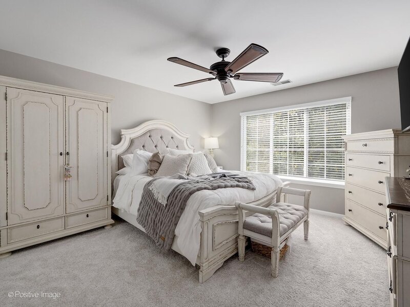 2124 W Concord Lane Addison IL 60101