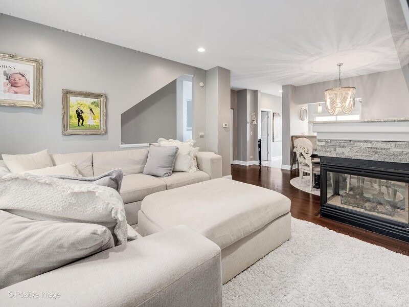 2124 W Concord Lane Addison IL 60101