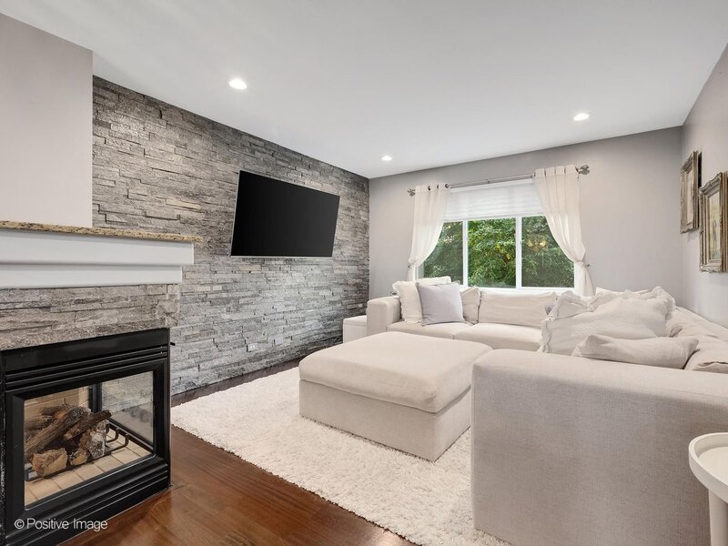 2124 W Concord Lane Addison IL 60101
