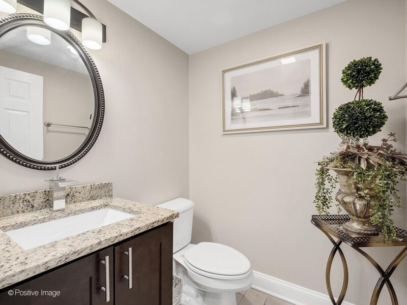 2124 W Concord Lane Addison IL 60101