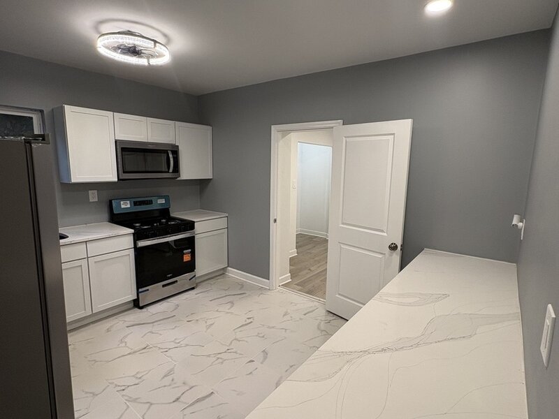 8404 S Oglesby Avenue Chicago IL 60617