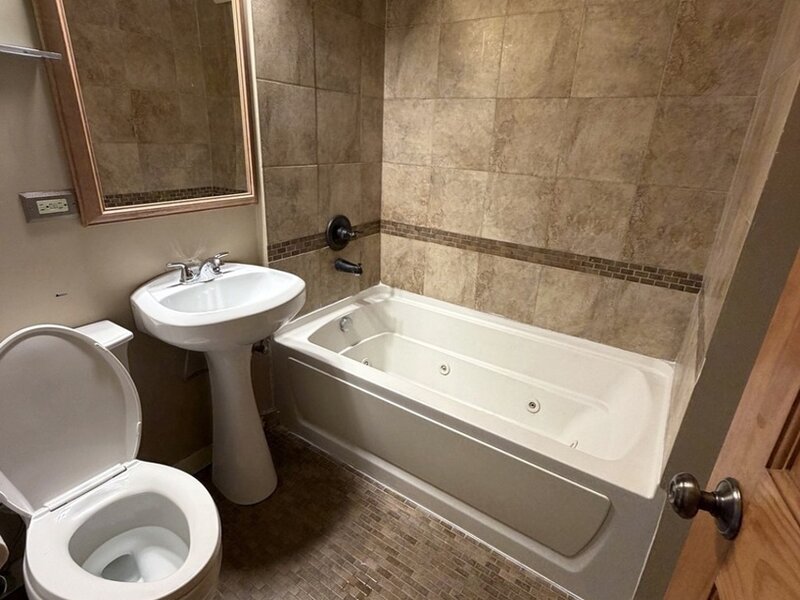 1247 W Leland Avenue Chicago IL 60640