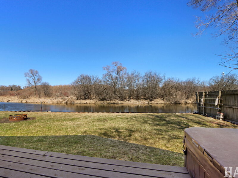 1319 Nippersink Drive Spring Grove IL 60081