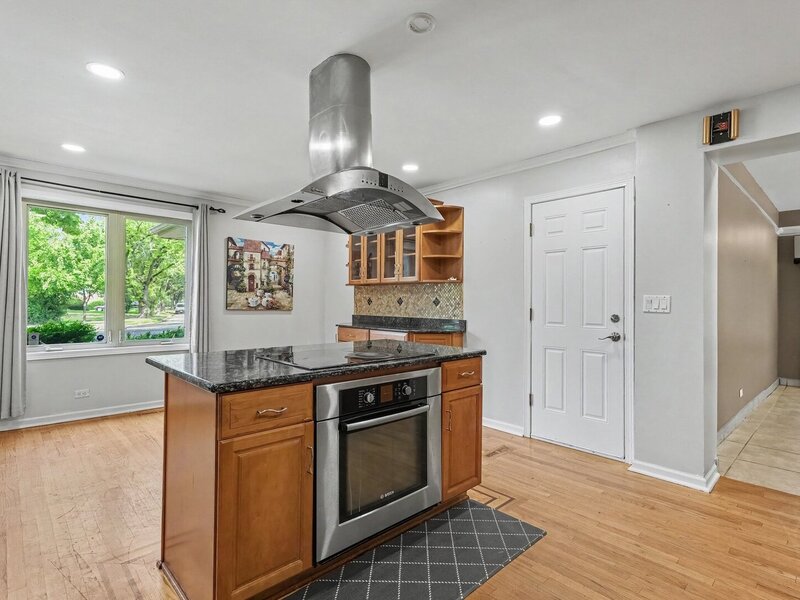 2945 Hartzell Street Wilmette IL 60091