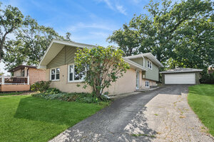 Photo of 9352 S 82nd Court Hickory Hills IL 60457