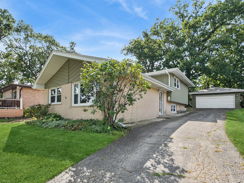 9352 S 82nd Court Hickory Hills IL 60457