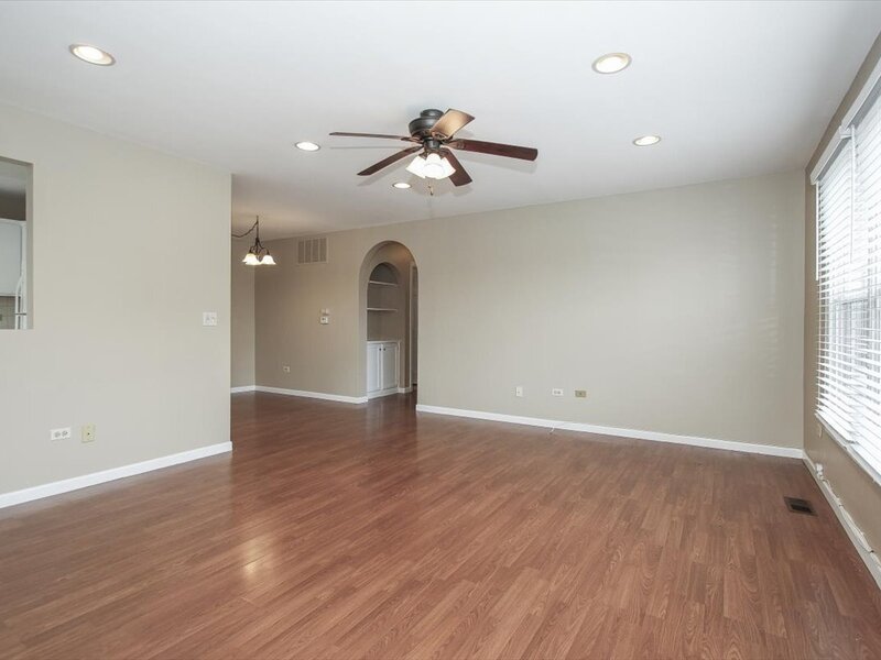 1063 Hampton Harbor Schaumburg IL 60193