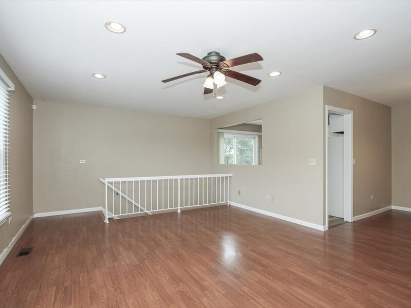1063 Hampton Harbor Schaumburg IL 60193