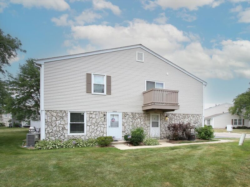 1063 Hampton Harbor Schaumburg IL 60193