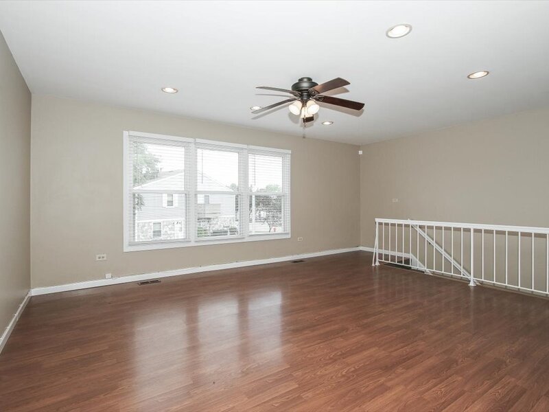1063 Hampton Harbor Schaumburg IL 60193