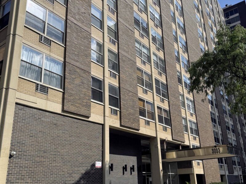 3033 N Sheridan Road Chicago IL 60657