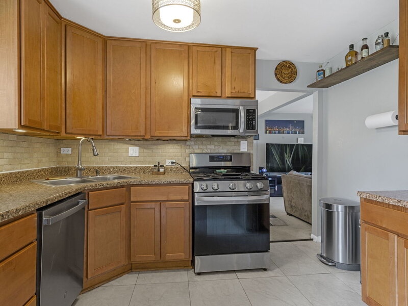 309 E Walnut Street Roselle IL 60172