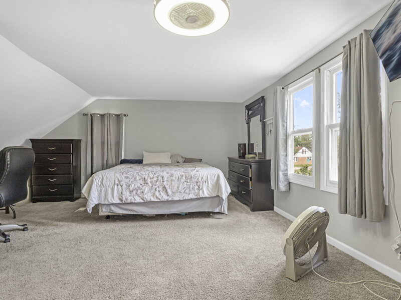 309 E Walnut Street Roselle IL 60172
