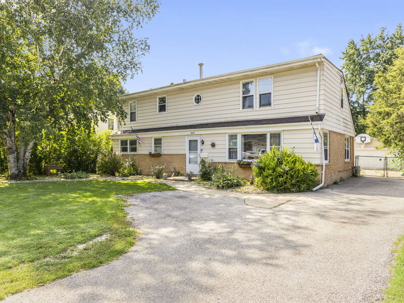 309 E Walnut Street Roselle IL 60172