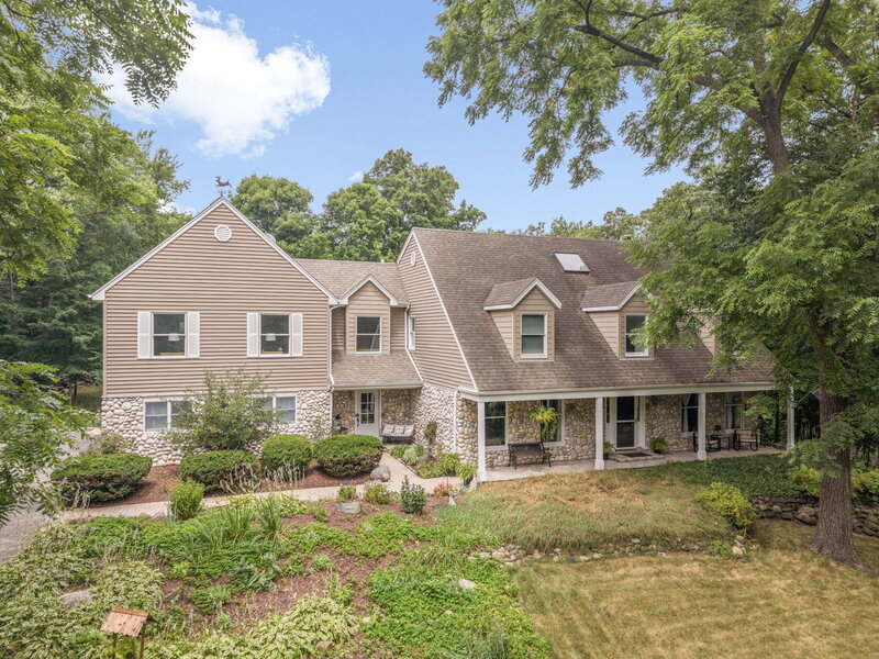 8310 Mason Hill Road Woodstock IL 60098