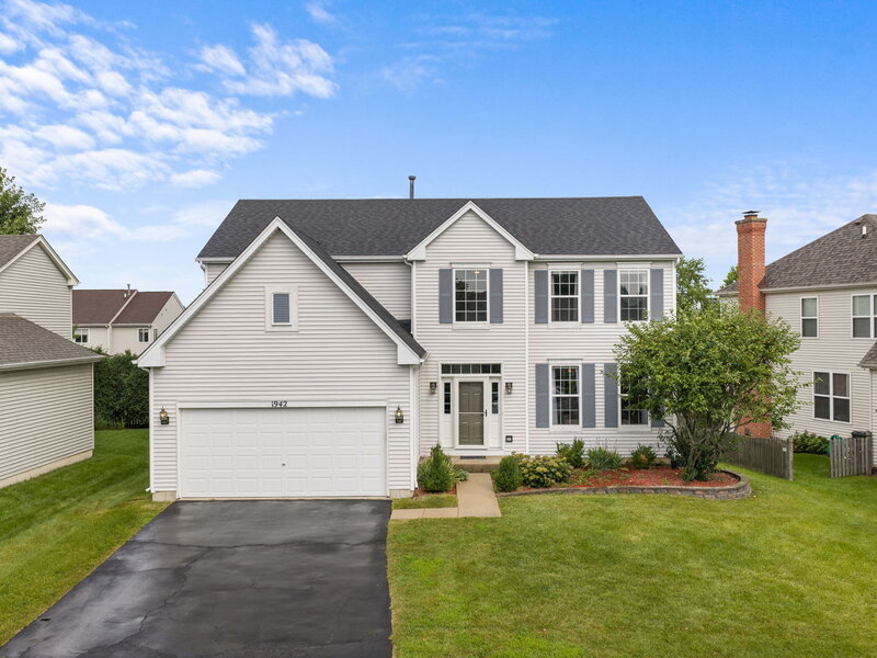 1942 W River Oaks Drive Round Lake IL 60073