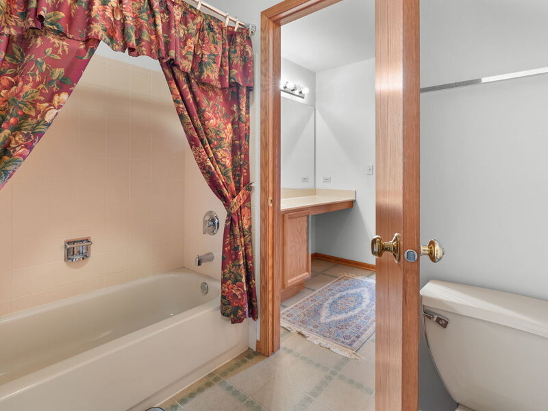 1942 W River Oaks Drive Round Lake IL 60073